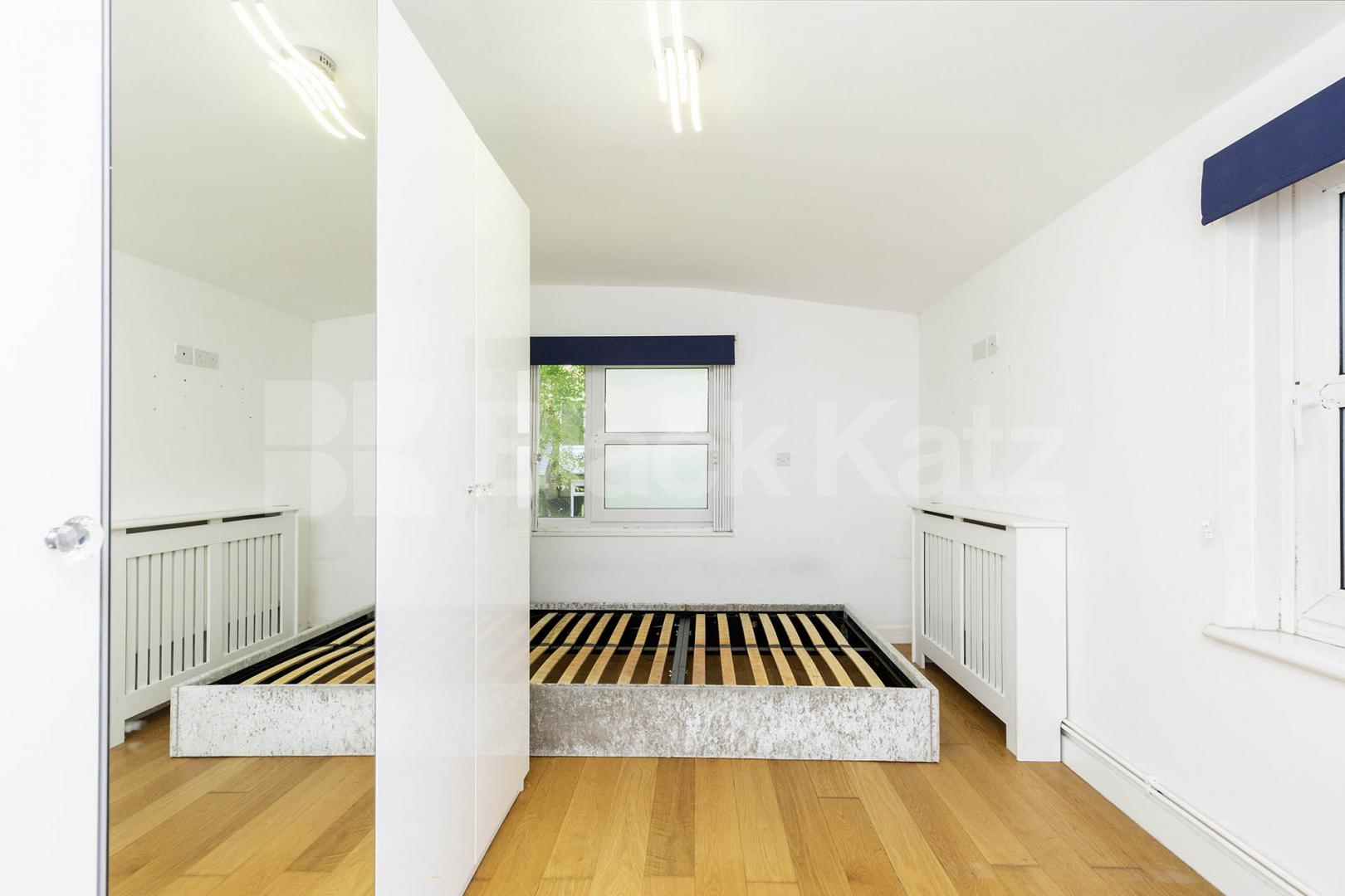 modern and spacious 1 bedroom with patio and close to zone 2 station Lockhart Close, Caledonian Road